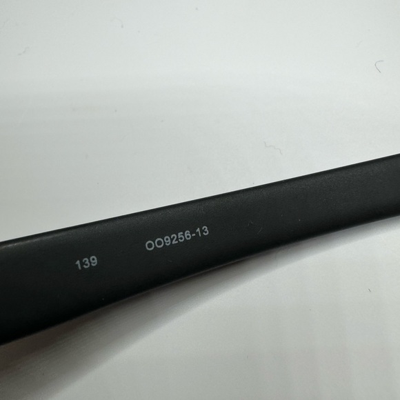 Oakley Men’s Sunglasses - Picture 5 of 7